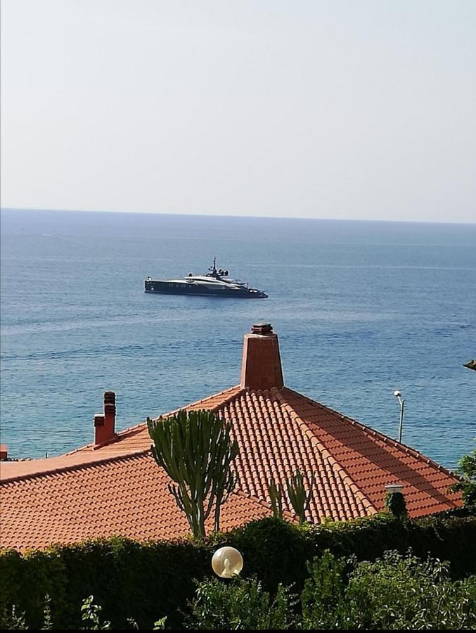 Casa Di Giorgio-Fronte Spiaggia Pizzo  Luaran gambar