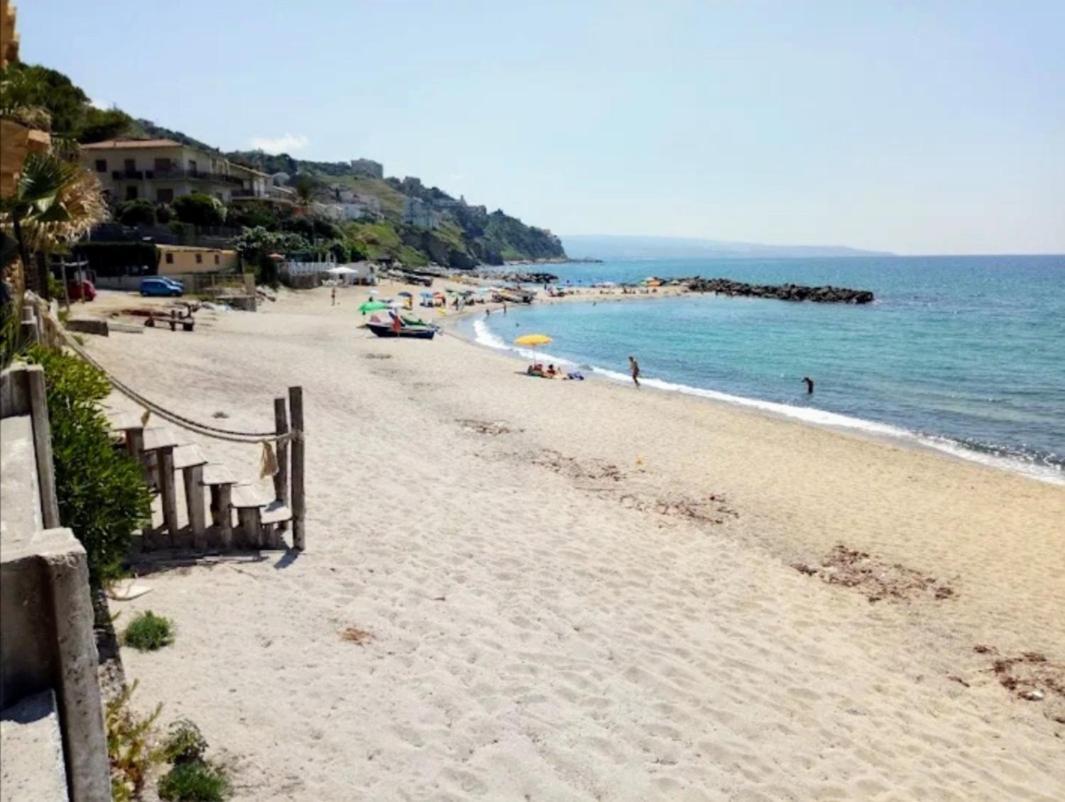 Casa Di Giorgio-Fronte Spiaggia Pizzo  Luaran gambar